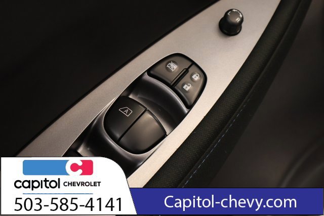 Used 2025 Nissan Leaf S FWD image 12