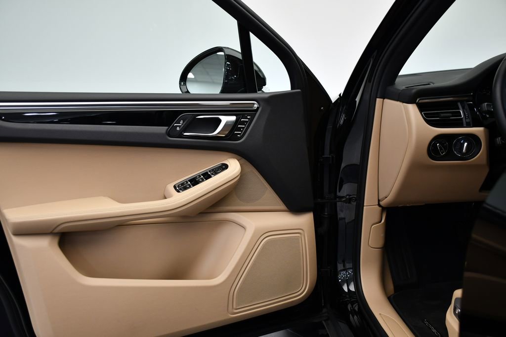Certified 2023 Porsche Macan Turbo image 35