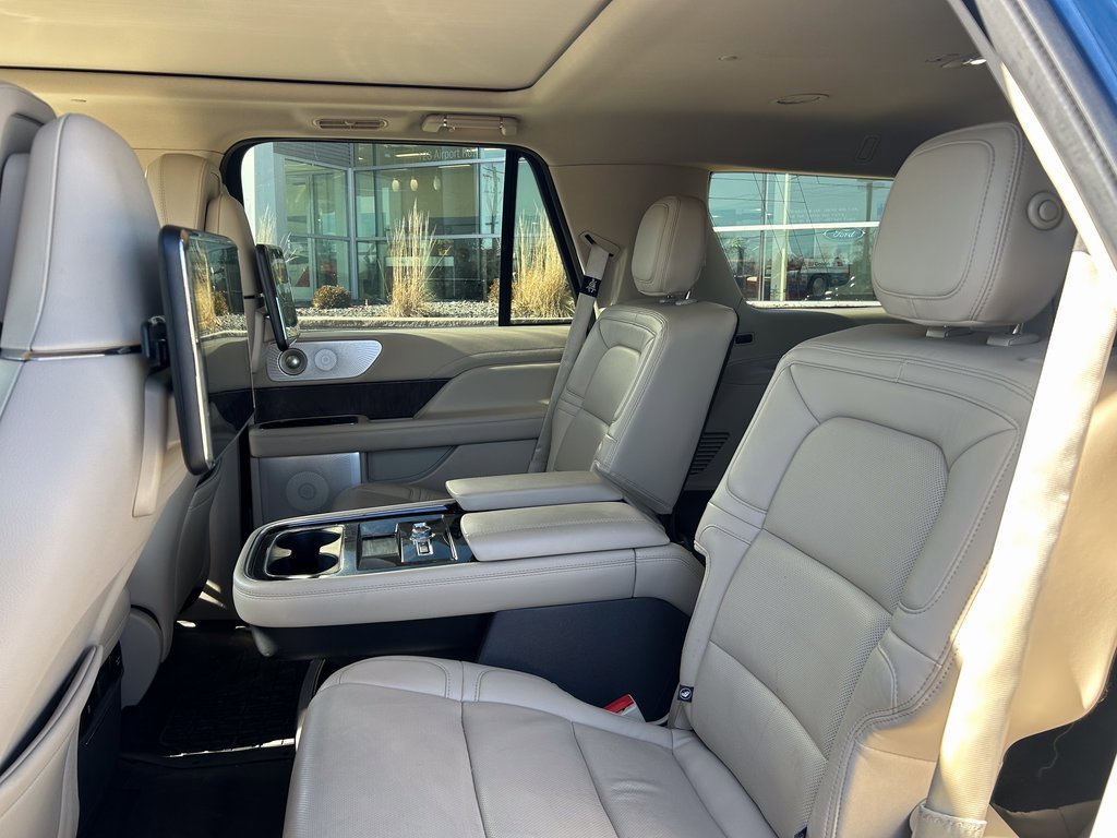 Used 2020 Lincoln Navigator Reserve w/ Luxury Package image 12