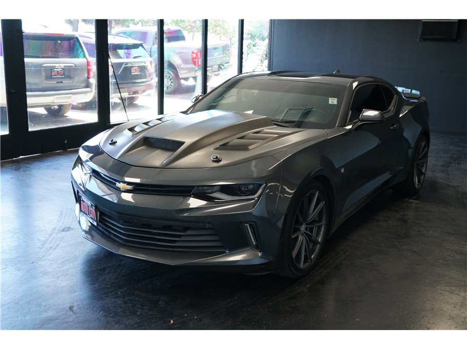 Used 2018 Chevrolet Camaro LT RWD image 3