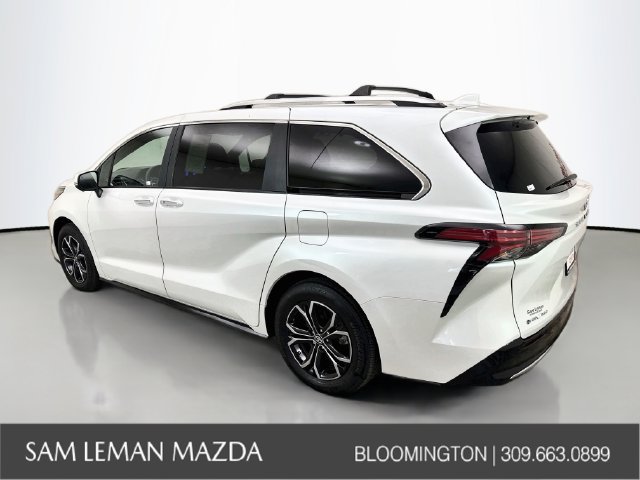 Used 2025 Toyota Sienna Platinum AWD/4WD image 10