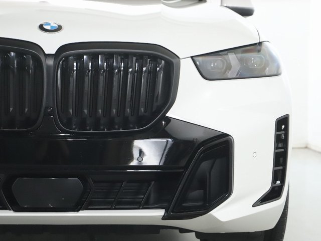Used 2024 BMW X5 xDrive40i w/ M Sport Package AWD/4WD image 8