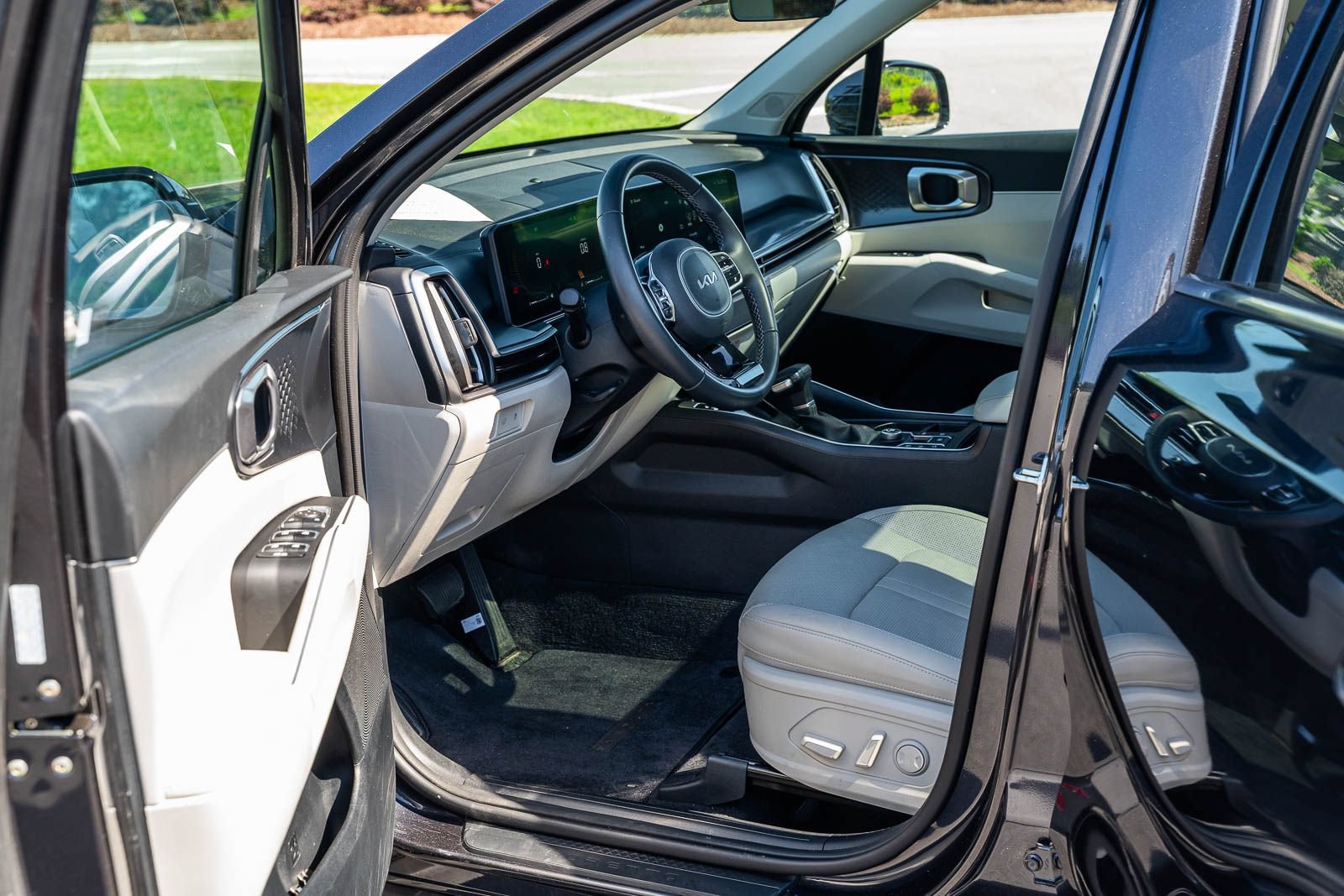 Used 2025 Kia Sorento EX w/ Panoramic Sunroof Package FWD image 17