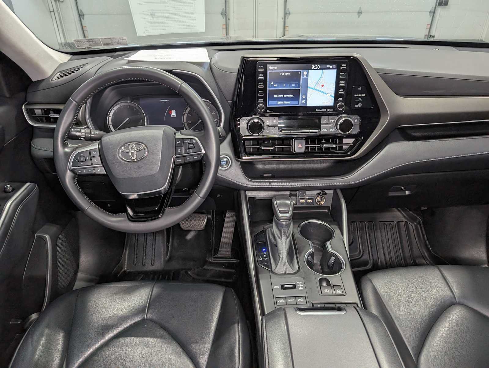 Used 2021 Toyota Highlander XLE AWD/4WD image 18
