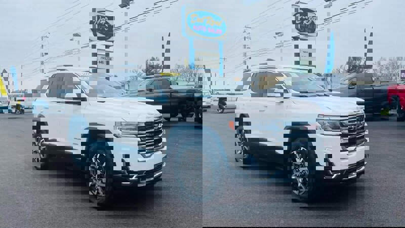 Used 2023 GMC Acadia SLE w/ Driver Convenience Package image 1