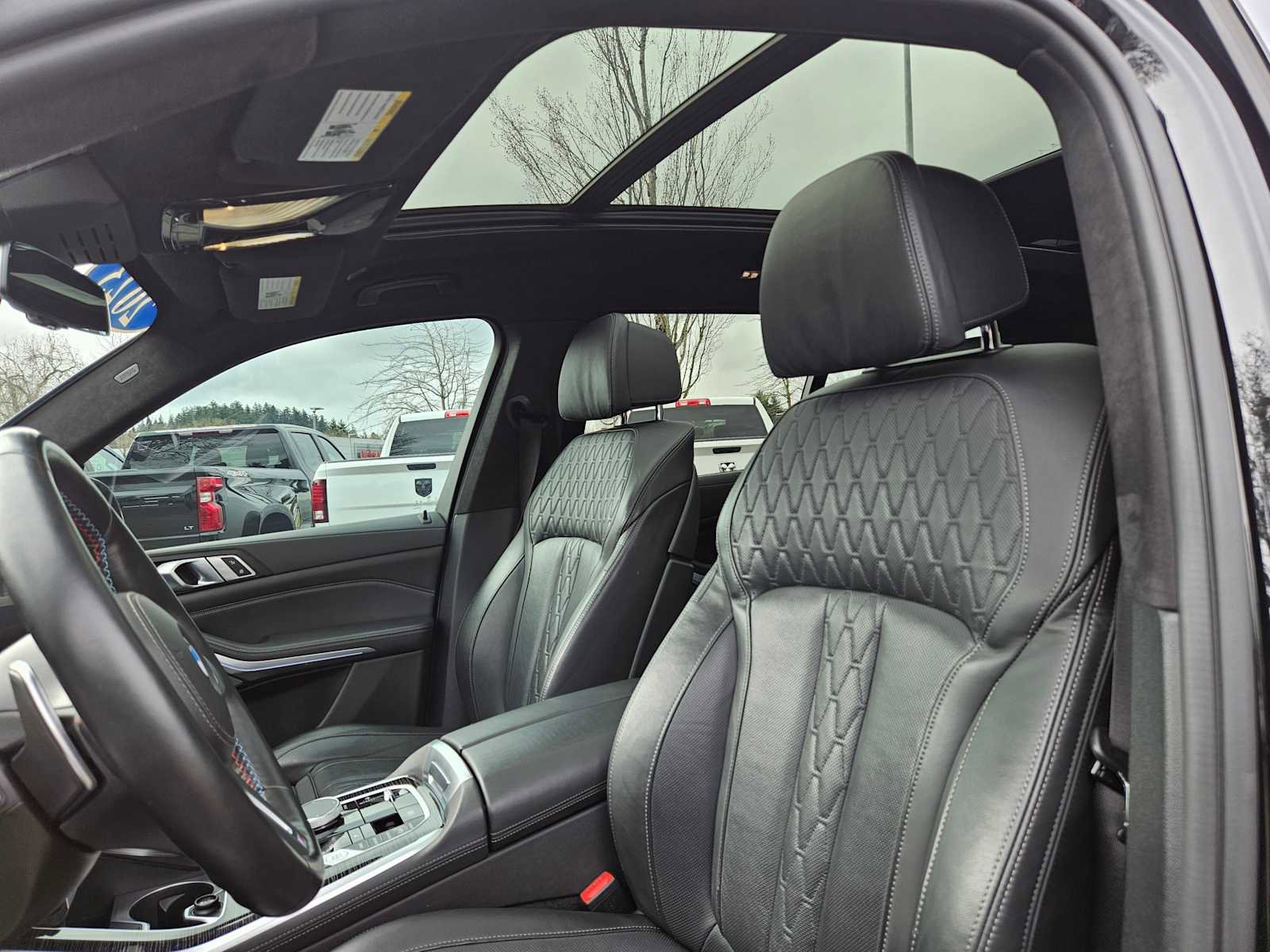 Used 2023 BMW X7 M60i w/ Climate Comfort Package image 50
