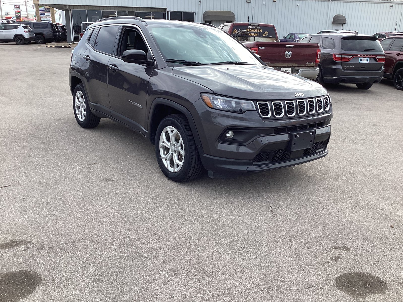 Used 2024 Jeep Compass Latitude AWD/4WD image 6