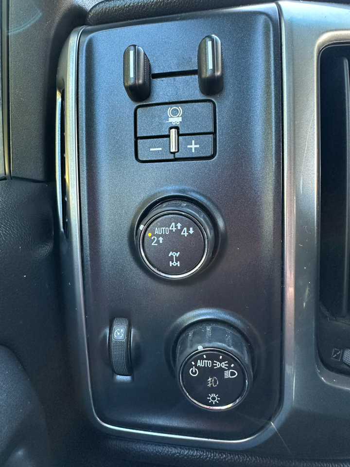 Used 2018 Chevrolet Silverado 1500 LT w/ All Star Edition image 22