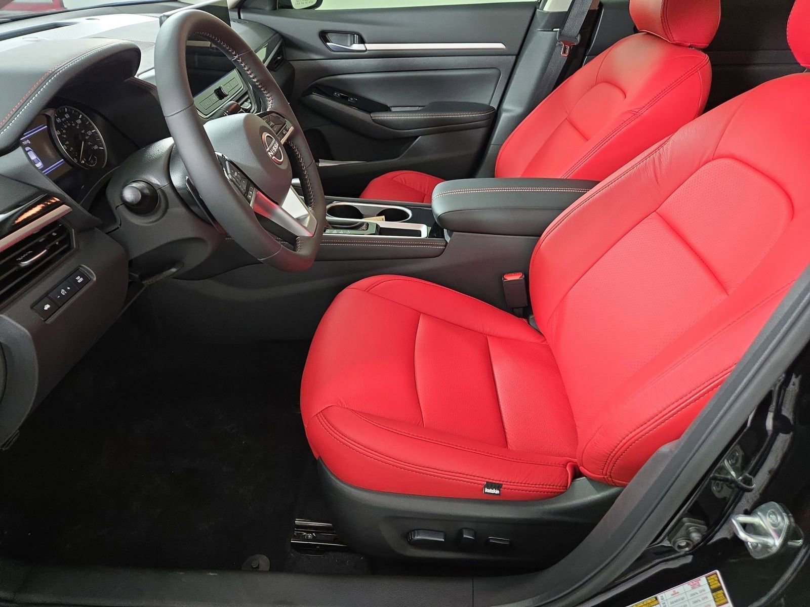 New 2025 Nissan Altima 2.5 SR w/ SR Premium Package image 3