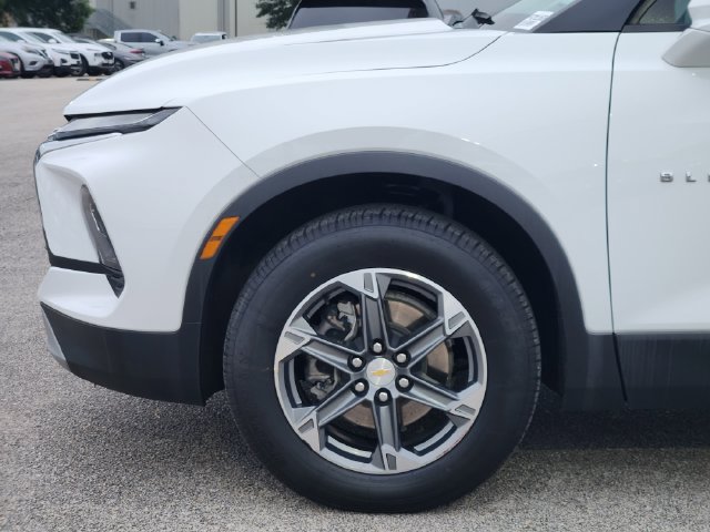 Used 2025 Chevrolet Blazer LT FWD image 5