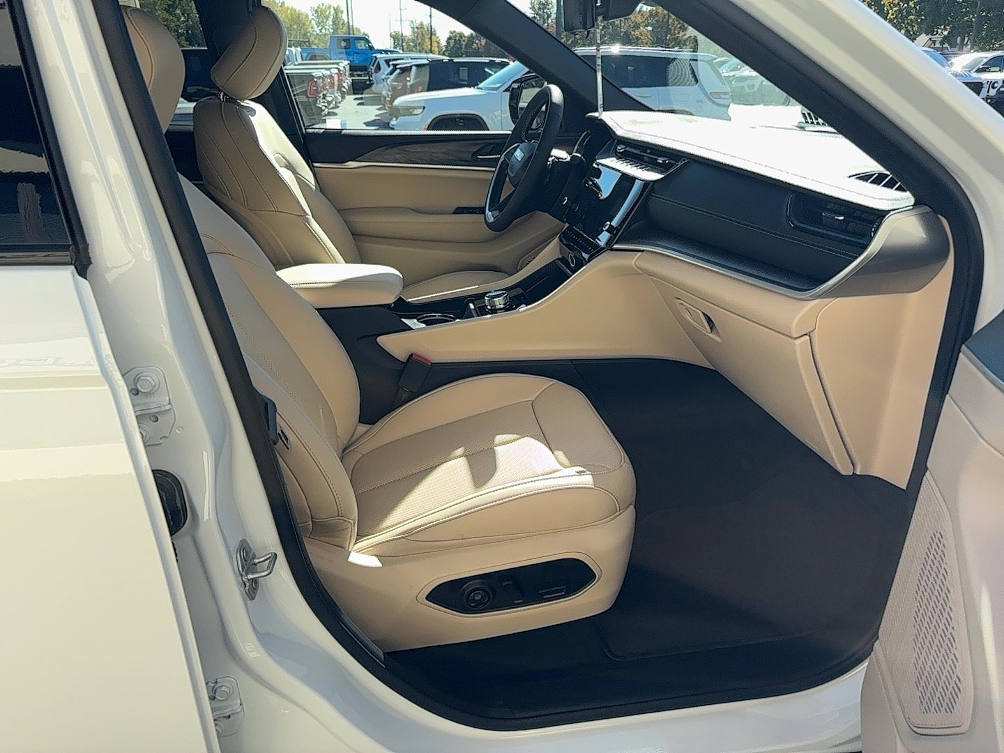 New 2027 Jeep Grand Cherokee L Limited AWD/4WD image 5
