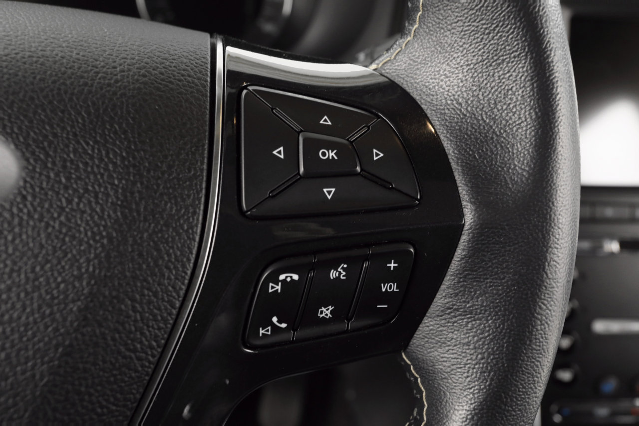 Used 2018 Ford Explorer Platinum image 16