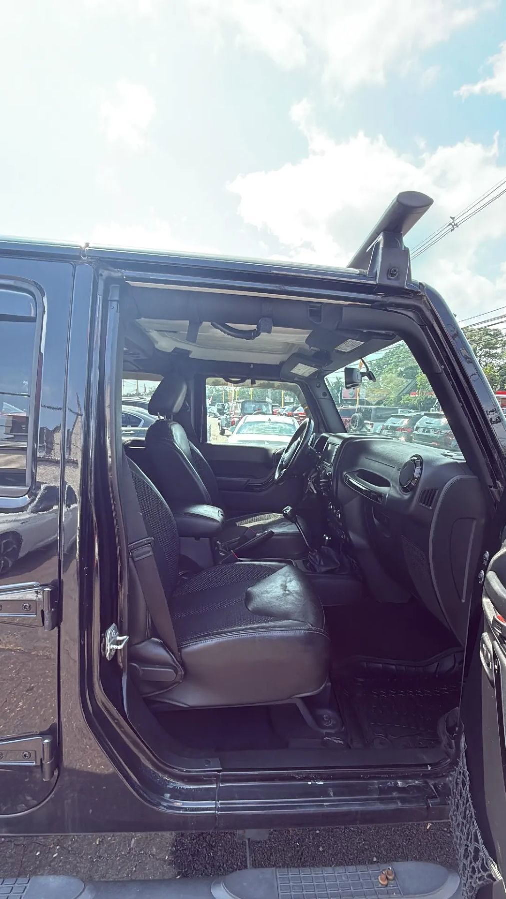 Used 2016 Jeep Wrangler Unlimited Sahara image 14