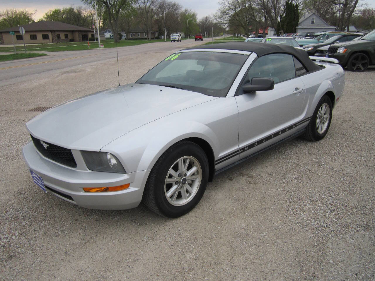 Used 2006 Ford Mustang Convertible image 3