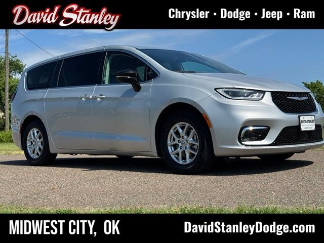 Used 2024 Chrysler Pacifica Touring-L FWD image 1