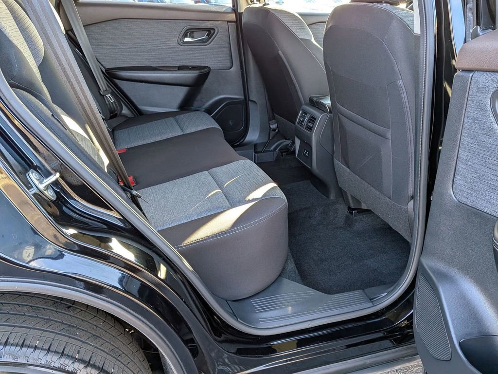 Used 2023 Nissan Rogue SV image 19