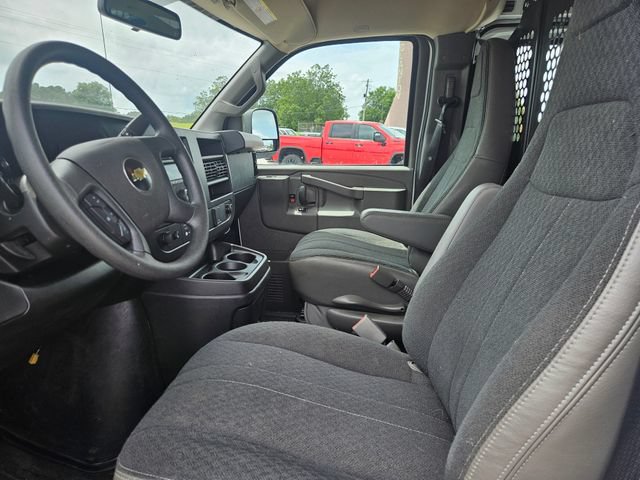 Used 2025 Chevrolet Express 2500 w/ Driver Convenience Package RWD image 9