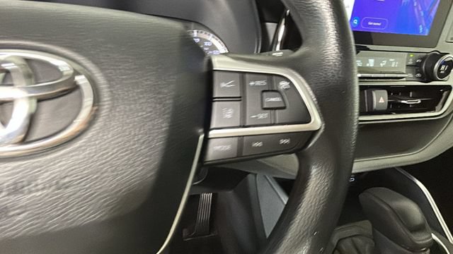Used 2023 Toyota Highlander L FWD image 16