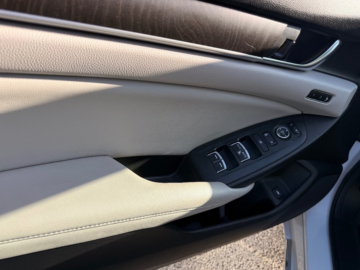 Used 2018 Honda Accord EX-L image 9