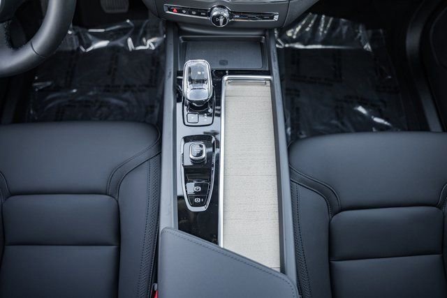 New 2026 Volvo XC60 B5 Plus w/ Protection Package Premier image 27