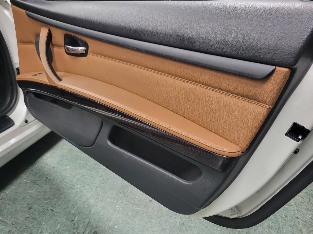 Used 2012 BMW 328i Convertible image 26