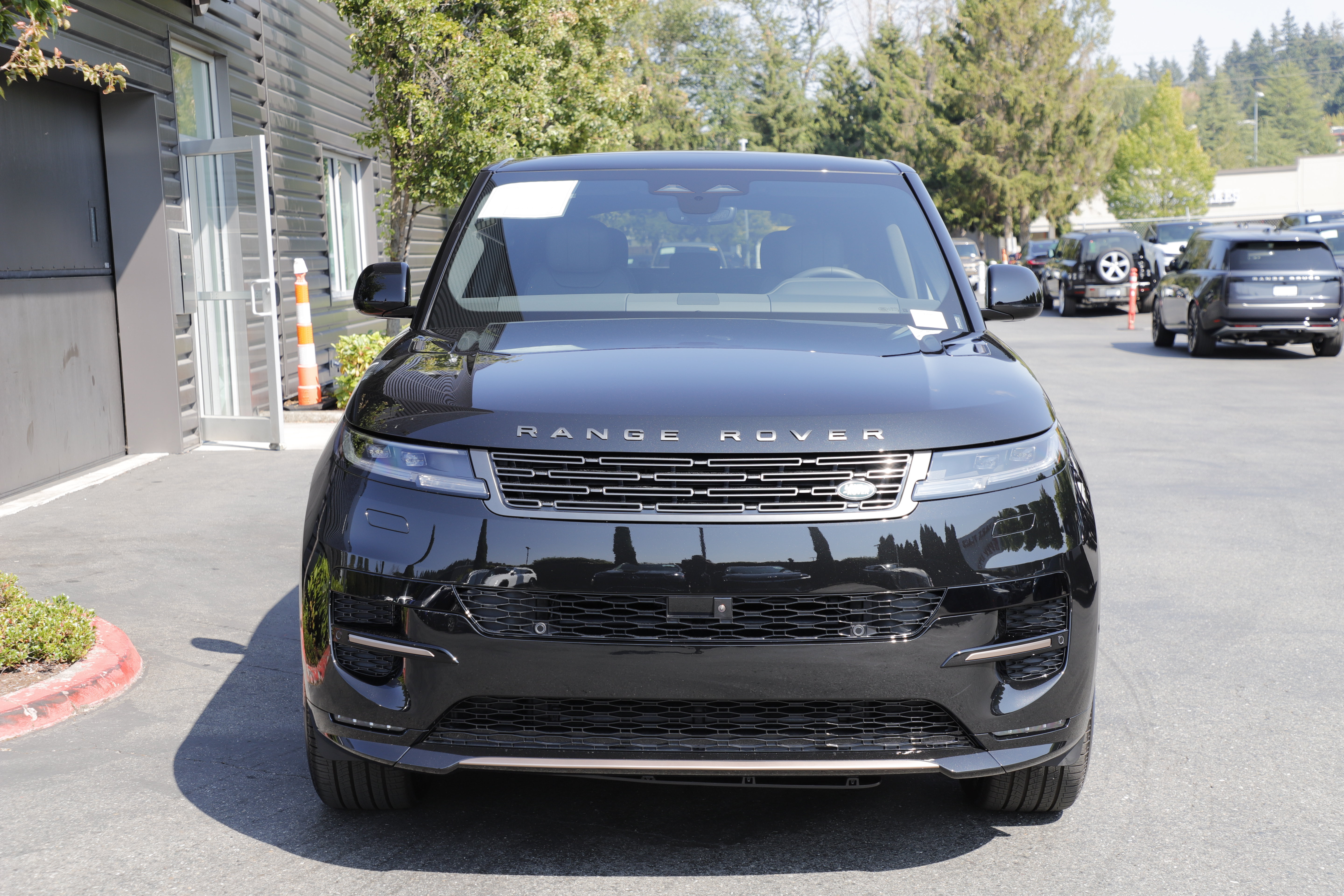 New 2026 Land Rover Range Rover Sport Dynamic SE AWD/4WD image 4