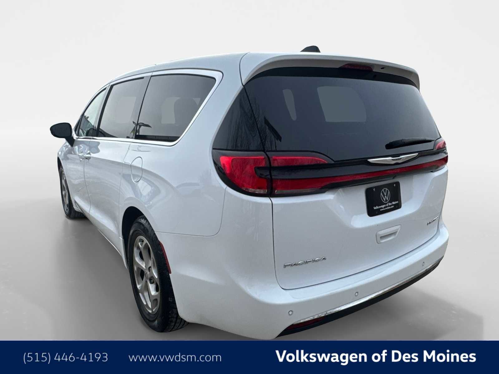 Used 2024 Chrysler Pacifica Limited image 4