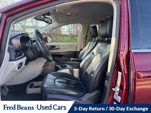 Used 2017 Chrysler Pacifica Touring-L Plus image 12