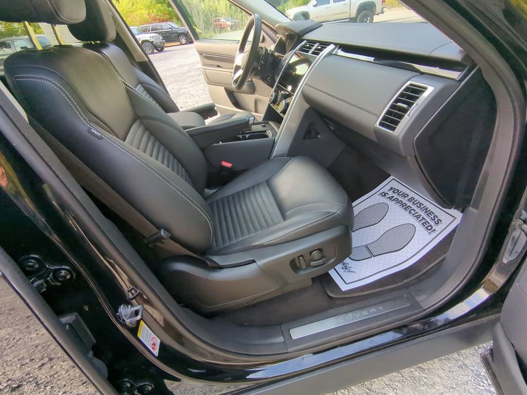 Used 2024 Land Rover Discovery S image 26