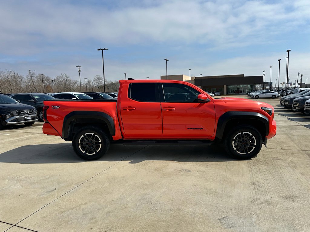 Used 2024 Toyota Tacoma TRD Sport w/ TRD Sport Upgrade Package image 4