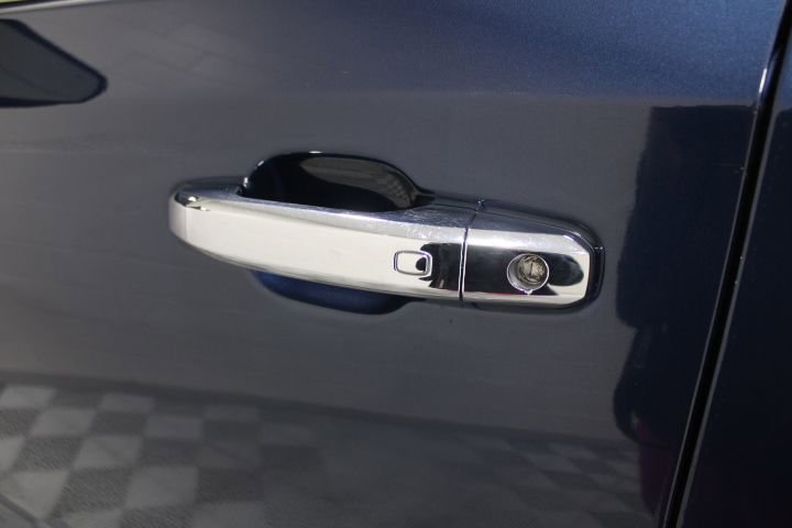 Used 2021 Chevrolet Silverado 1500 LTZ w/ Z71 Off-Road Package image 18