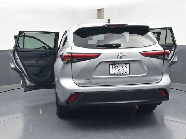 Used 2023 Toyota Highlander LE AWD/4WD image 49
