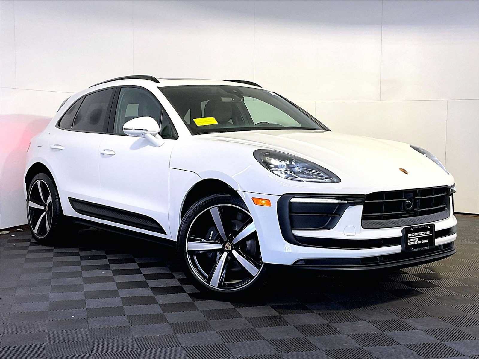 Certified 2023 Porsche Macan AWD/4WD image 9
