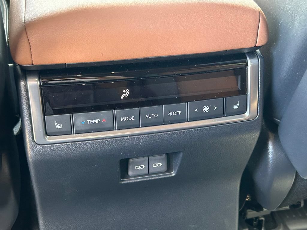 Used 2025 Lexus GX 550 w/ Accessory Package (2T) AWD/4WD image 27