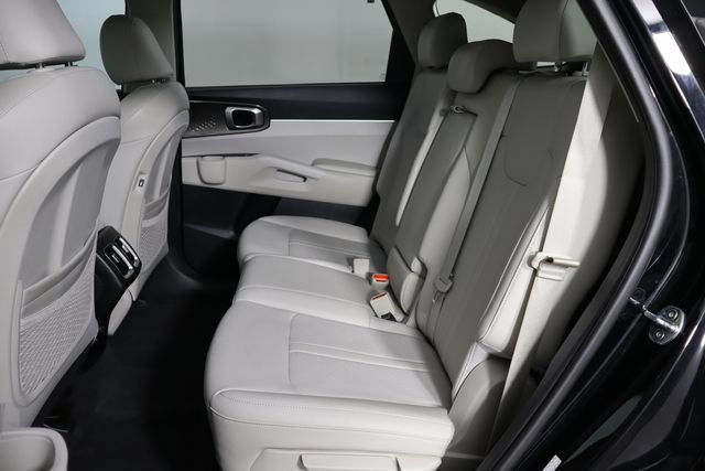 Used 2023 Kia Sorento S w/ Panoramic Sunroof Package FWD image 16