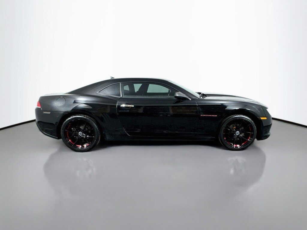 Used 2015 Chevrolet Camaro LT RWD image 6
