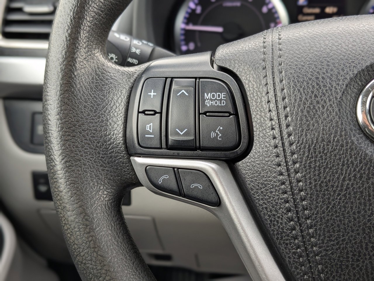 Used 2019 Toyota Highlander LE image 27