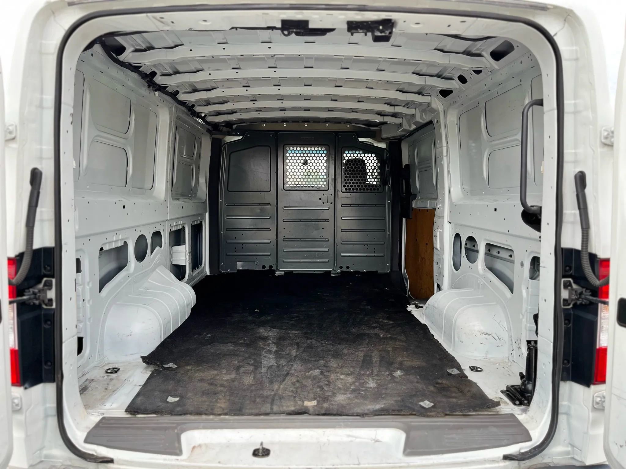 Used 2018 Nissan NV 1500 S image 18