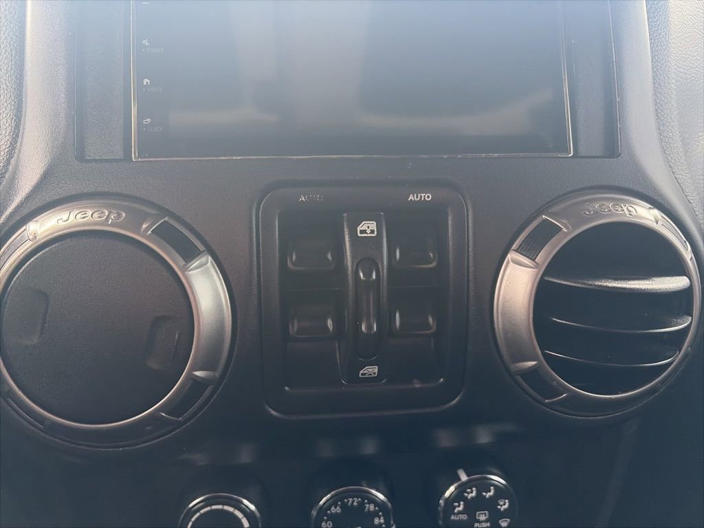 Used 2018 Jeep Wrangler Unlimited Sahara image 19