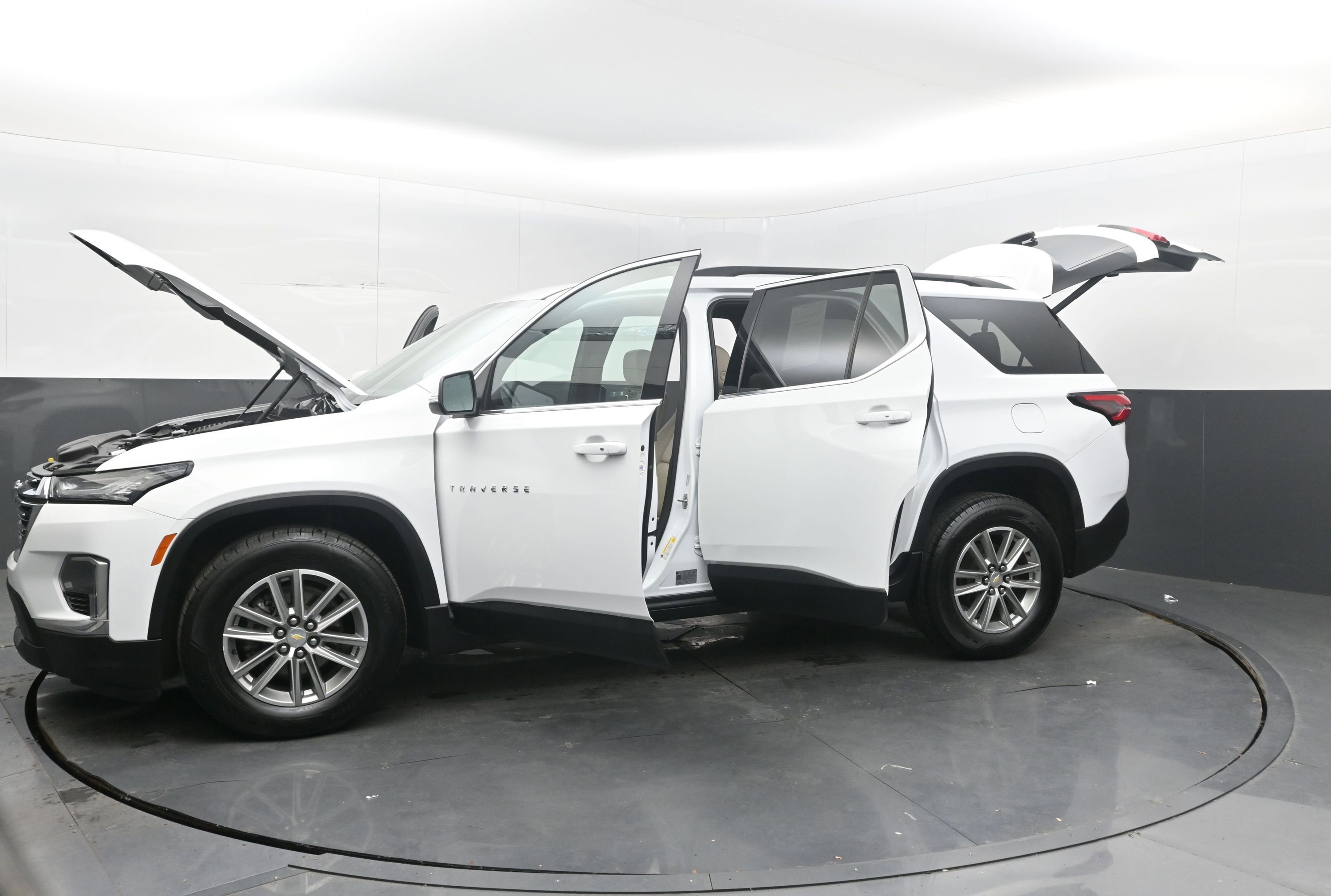 Used 2022 Chevrolet Traverse LT AWD/4WD image 41