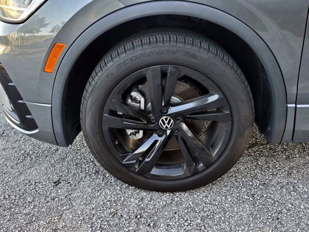 Used 2024 Volkswagen Tiguan SE R-Line image 12