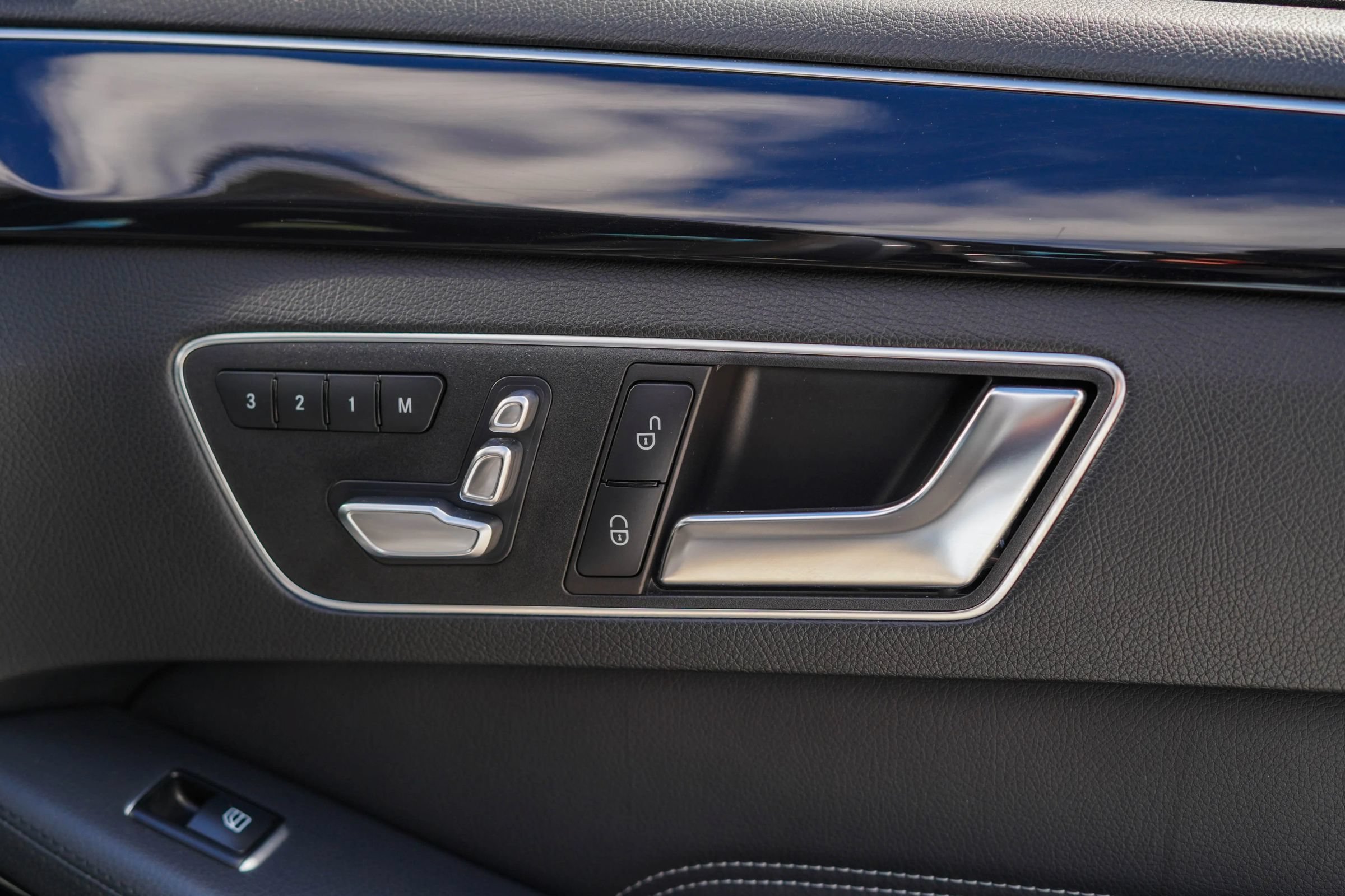 Used 2015 Mercedes-Benz E 250 BlueTEC 4MATIC Sedan image 27