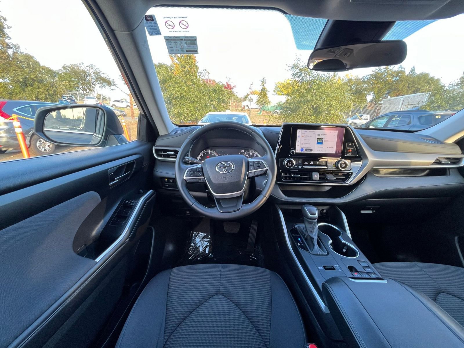 Used 2025 Toyota Highlander LE image 35