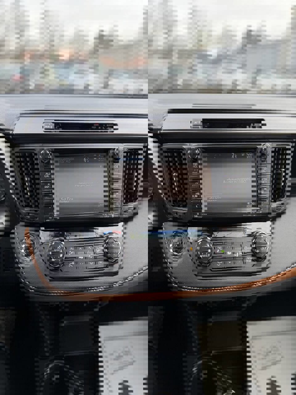 Used 2017 Toyota RAV4 SE w/ Advanced Technology Package image 7