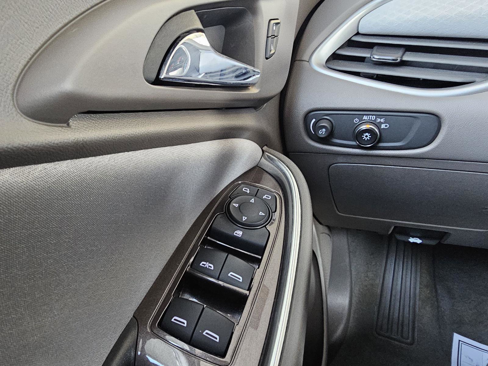 Used 2022 Chevrolet Malibu LT image 24