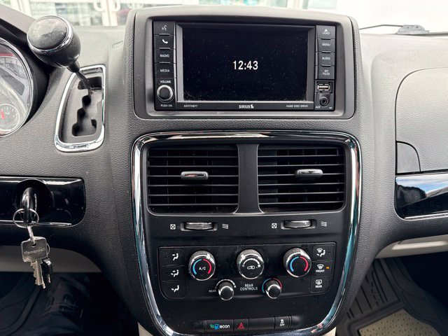 Used 2017 Dodge Grand Caravan SXT FWD image 13