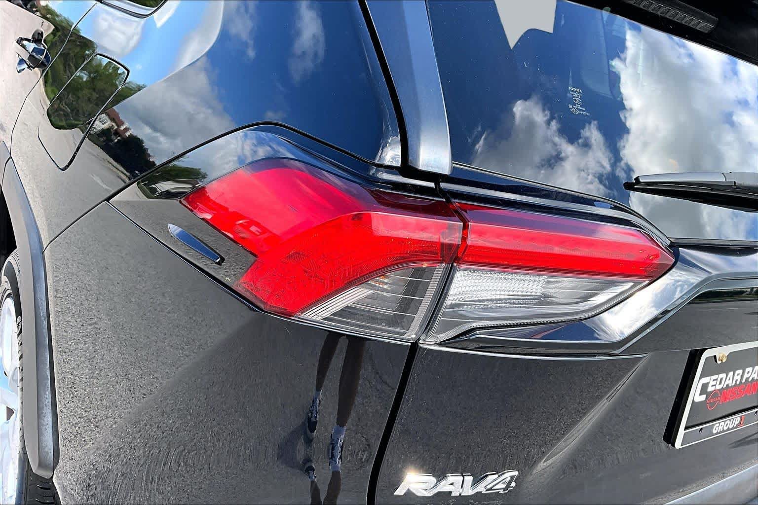 Used 2019 Toyota RAV4 LE w/ Carpet Mat Package FWD image 29