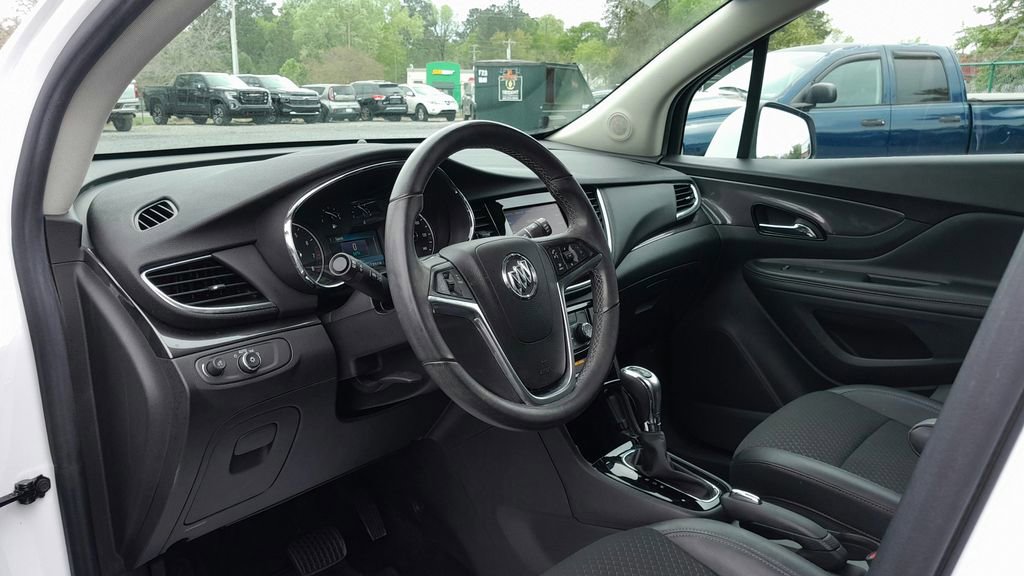 Used 2022 Buick Encore Preferred w/ Safety Package image 19