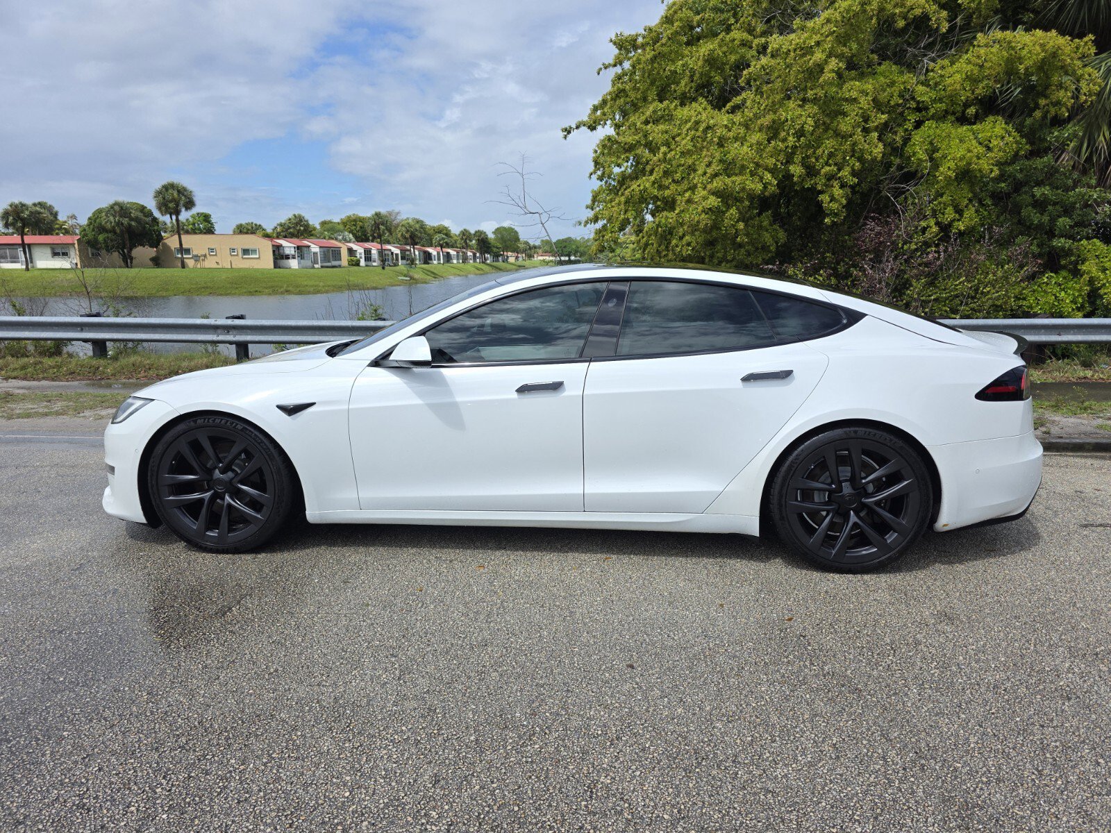 Used 2022 Tesla Model S Plaid image 7