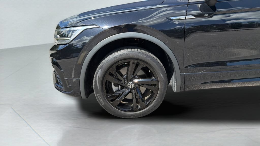 Used 2023 Volkswagen Tiguan SE R-Line FWD image 35